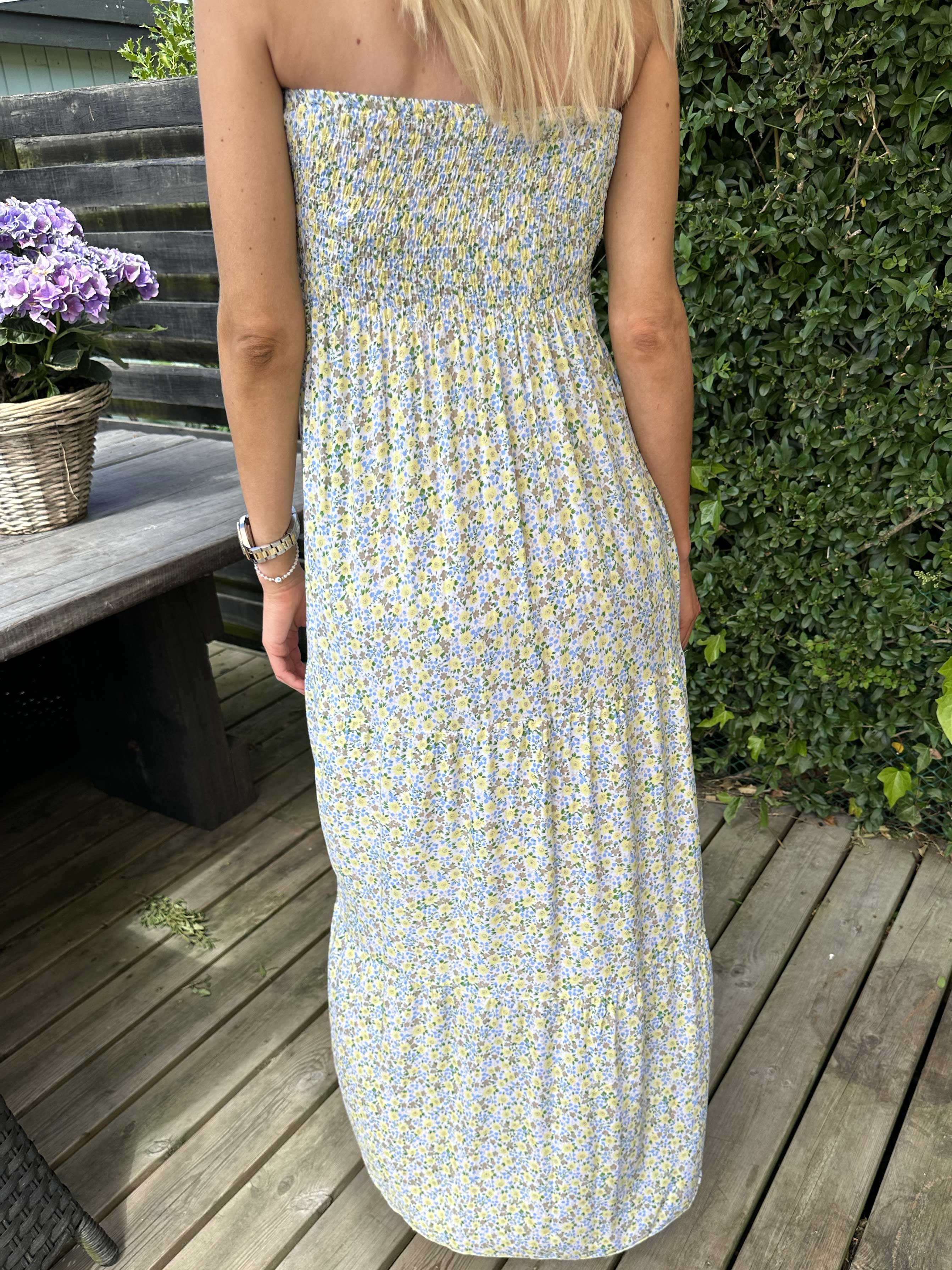 Amina - Lång sommarklänning med smockad byst - Turquoise